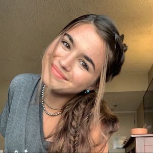 Meet your Posher, Amelia